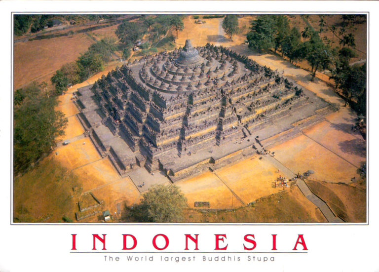 Borobudur, Indonesia – the largest Buddhist temple – World of Postcards